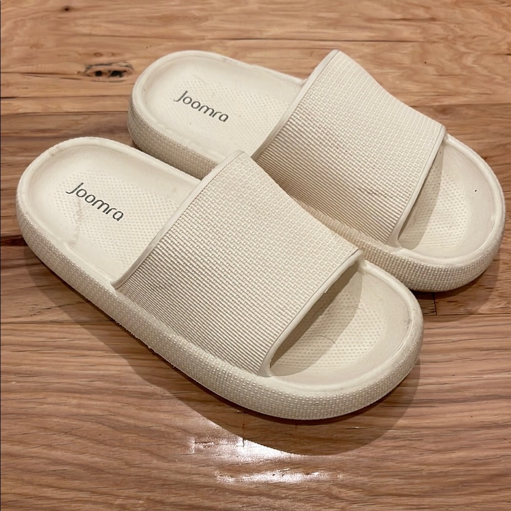 Women's Casual Cream Slippers
